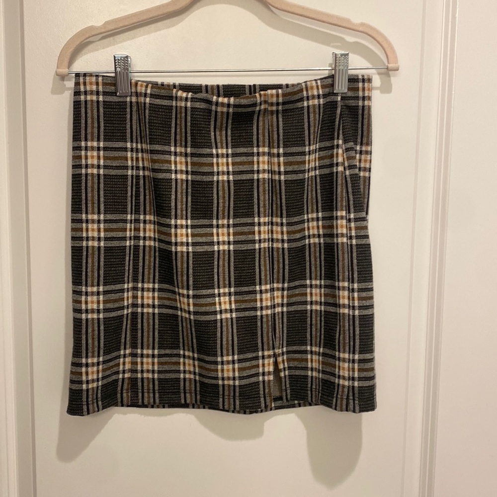 Plaid mini skirt with slit